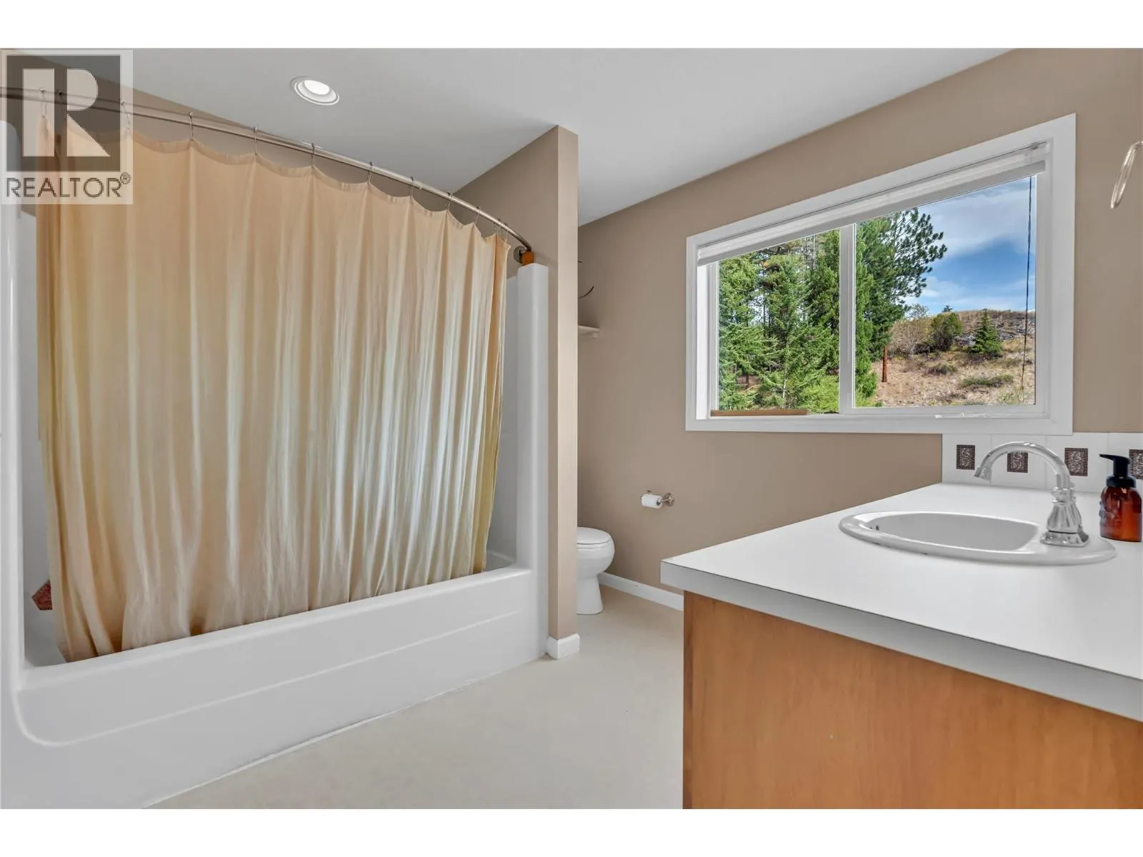 147 Pinetree Way