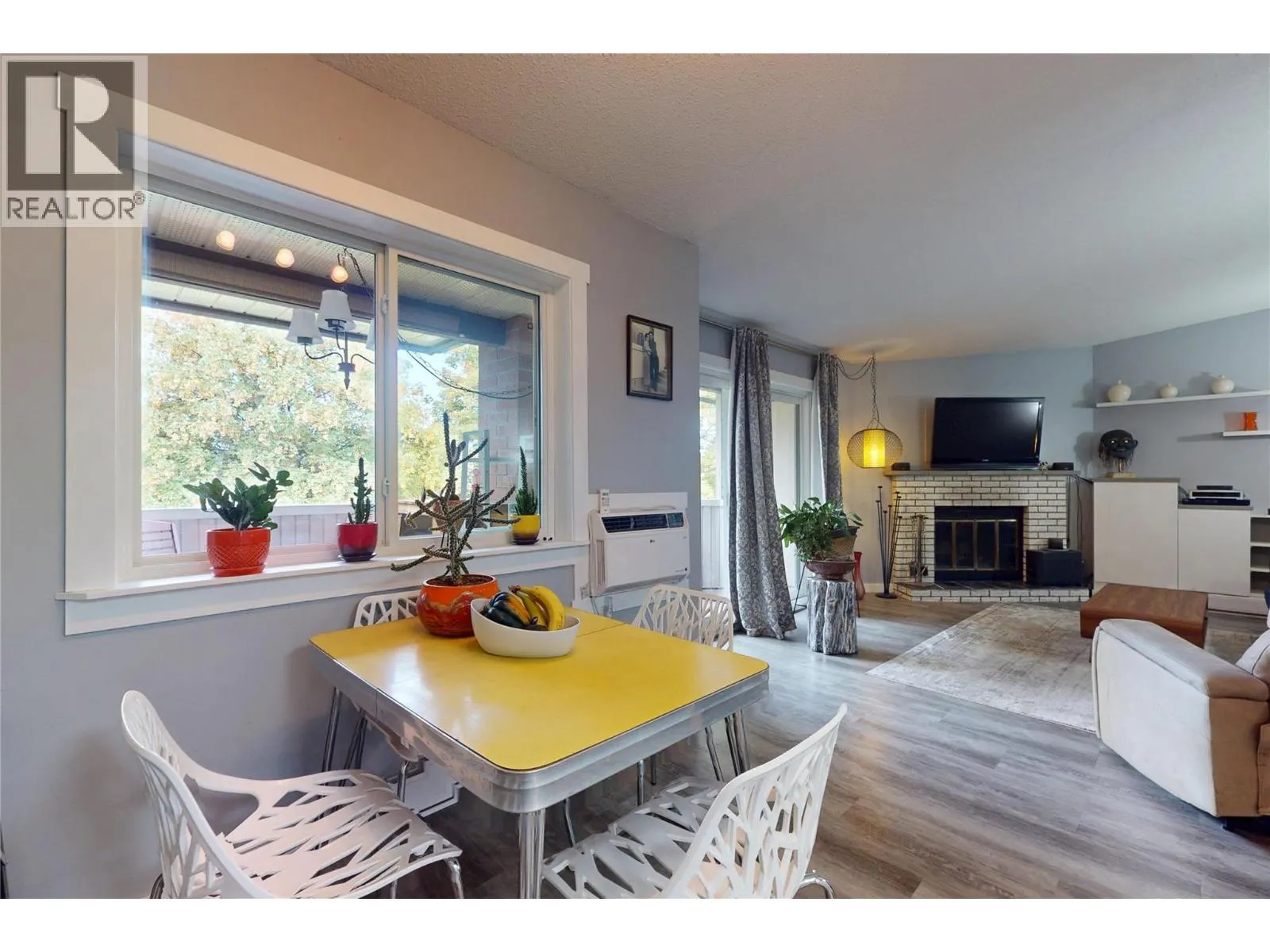 240 McIntosh Road Unit# 211