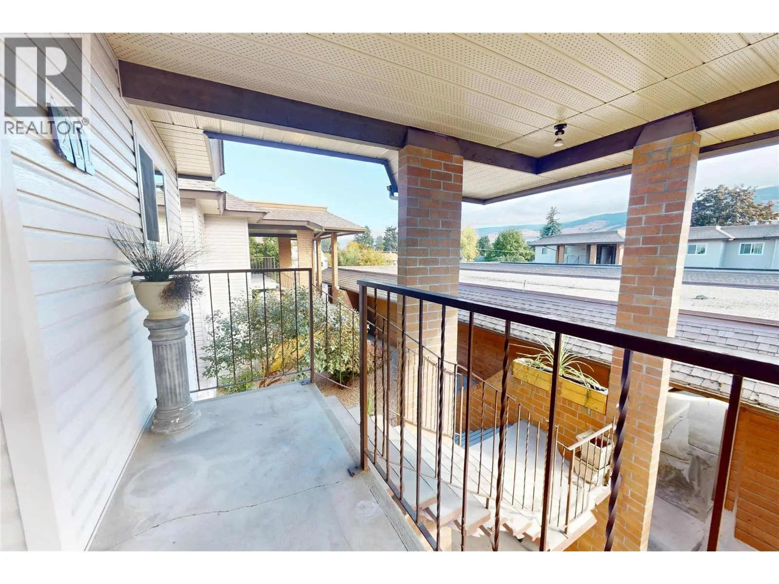 240 McIntosh Road Unit# 211