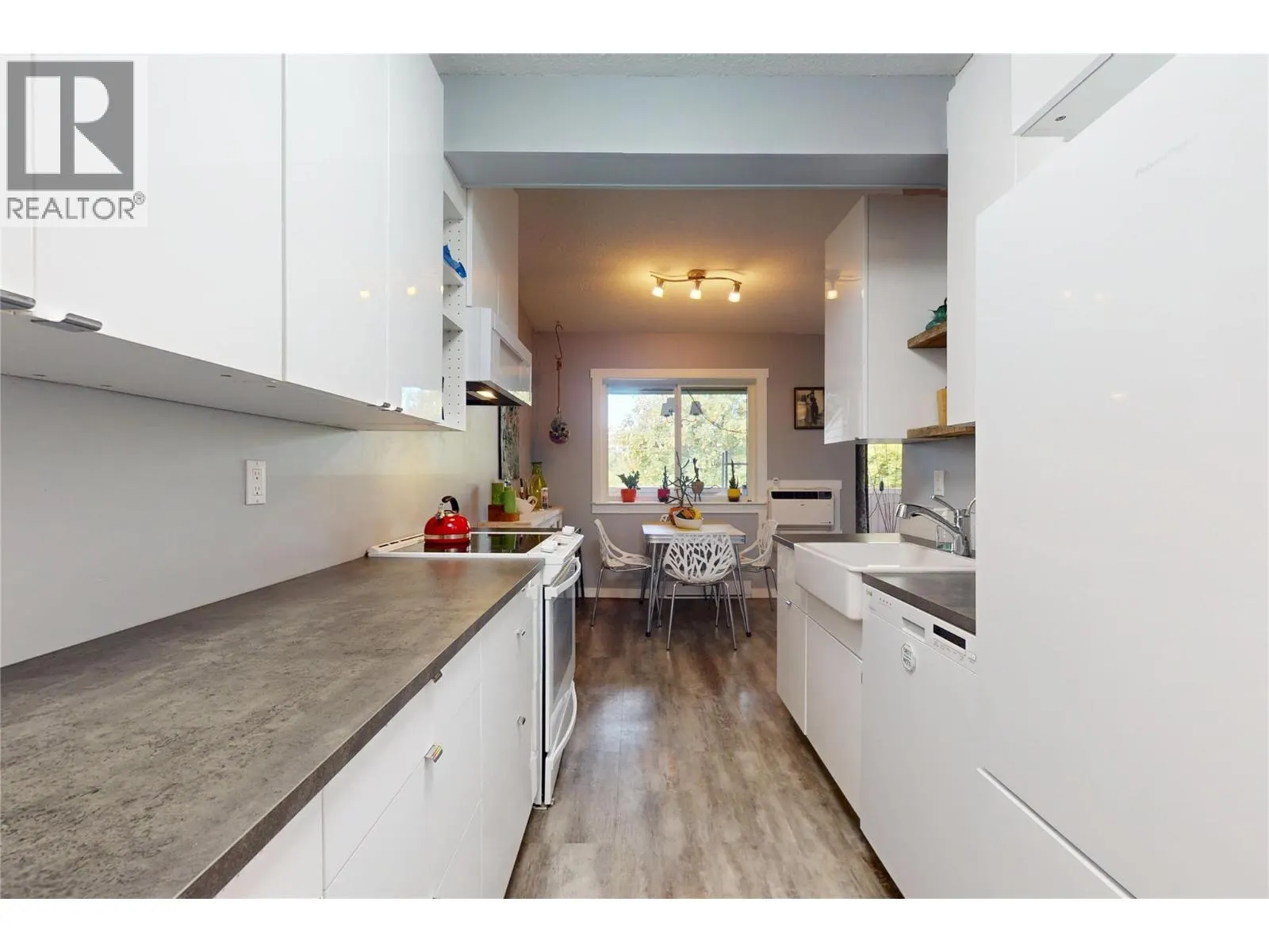 240 McIntosh Road Unit# 211