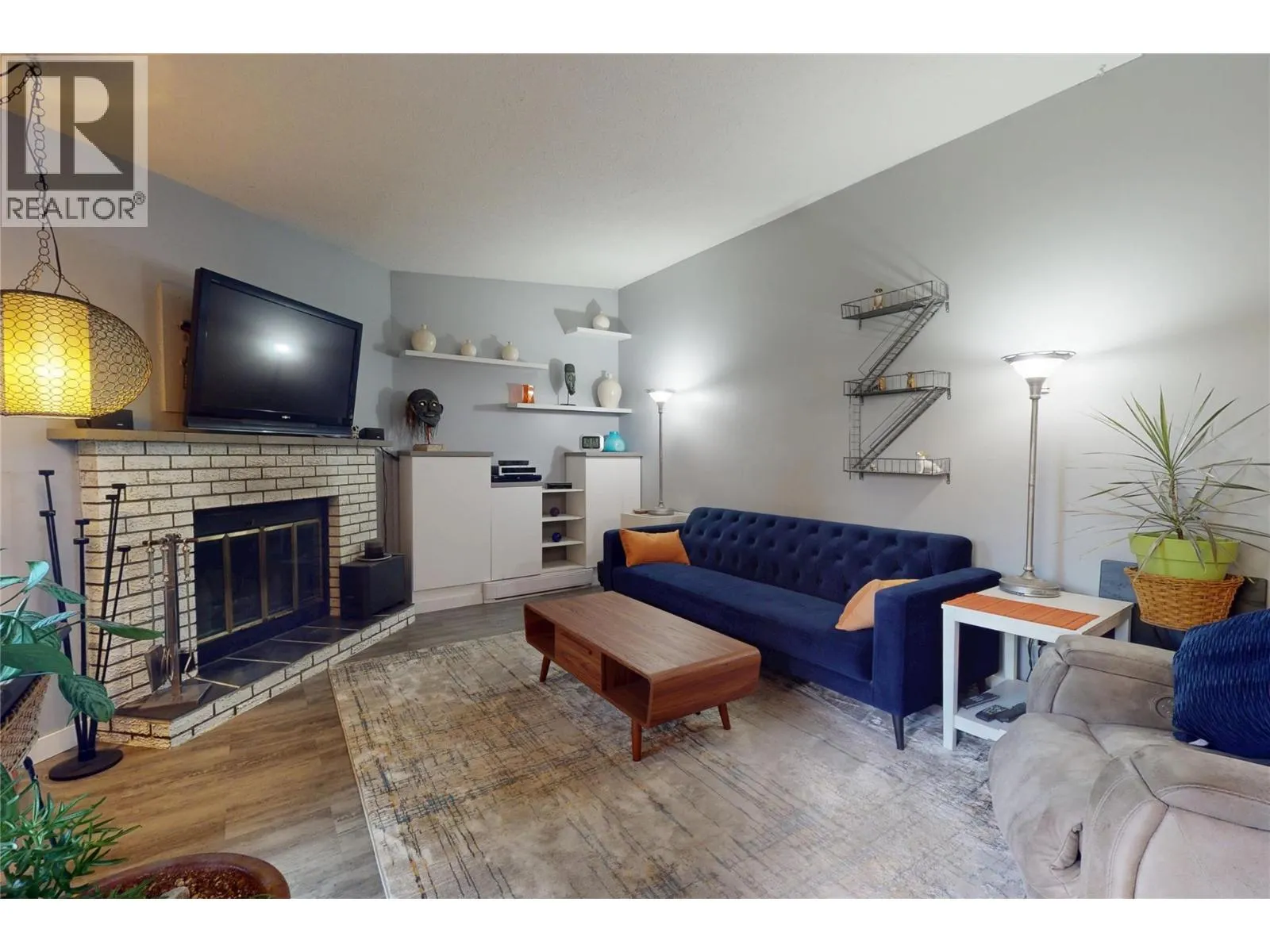 240 McIntosh Road Unit# 211