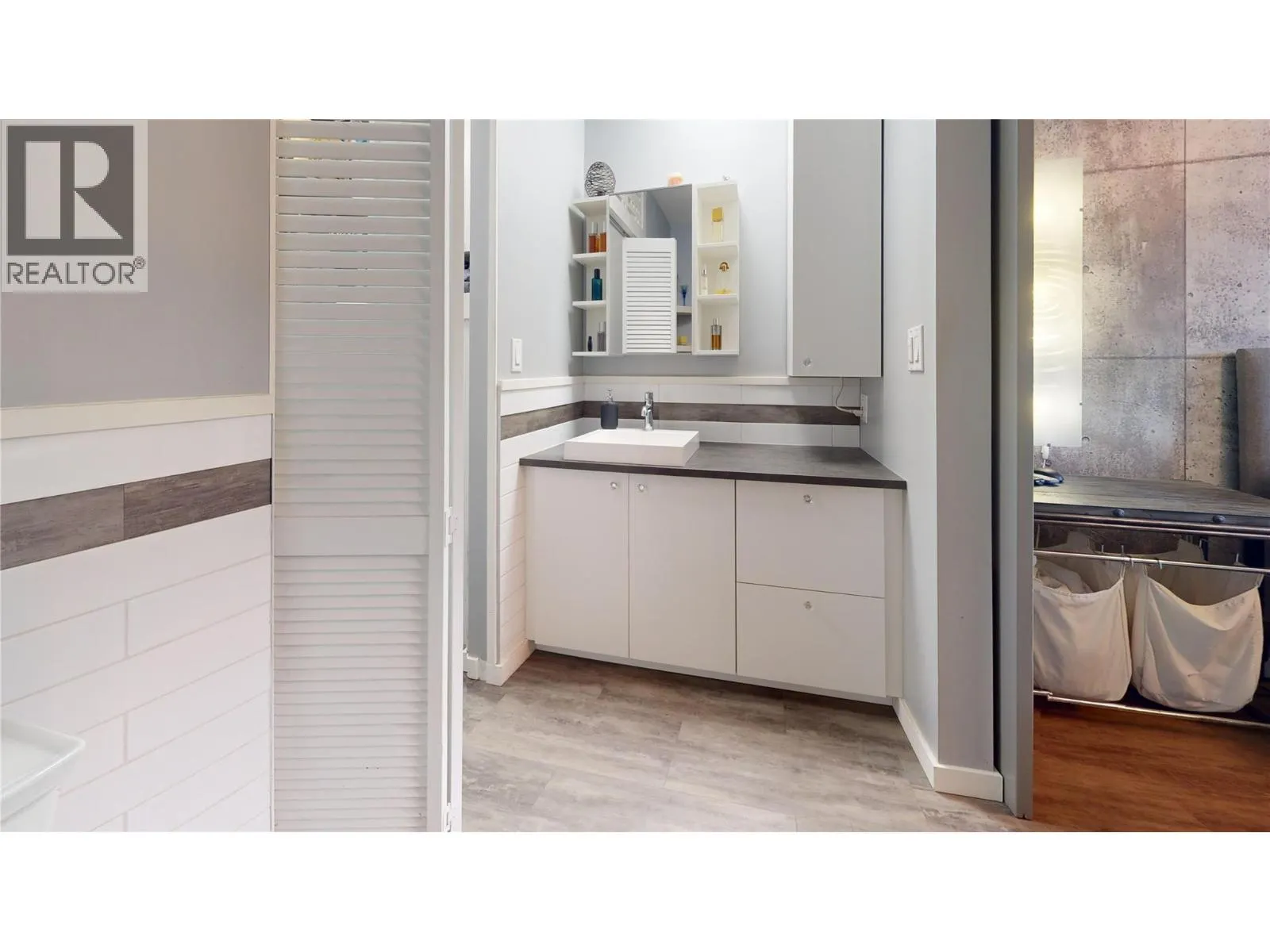 240 McIntosh Road Unit# 211