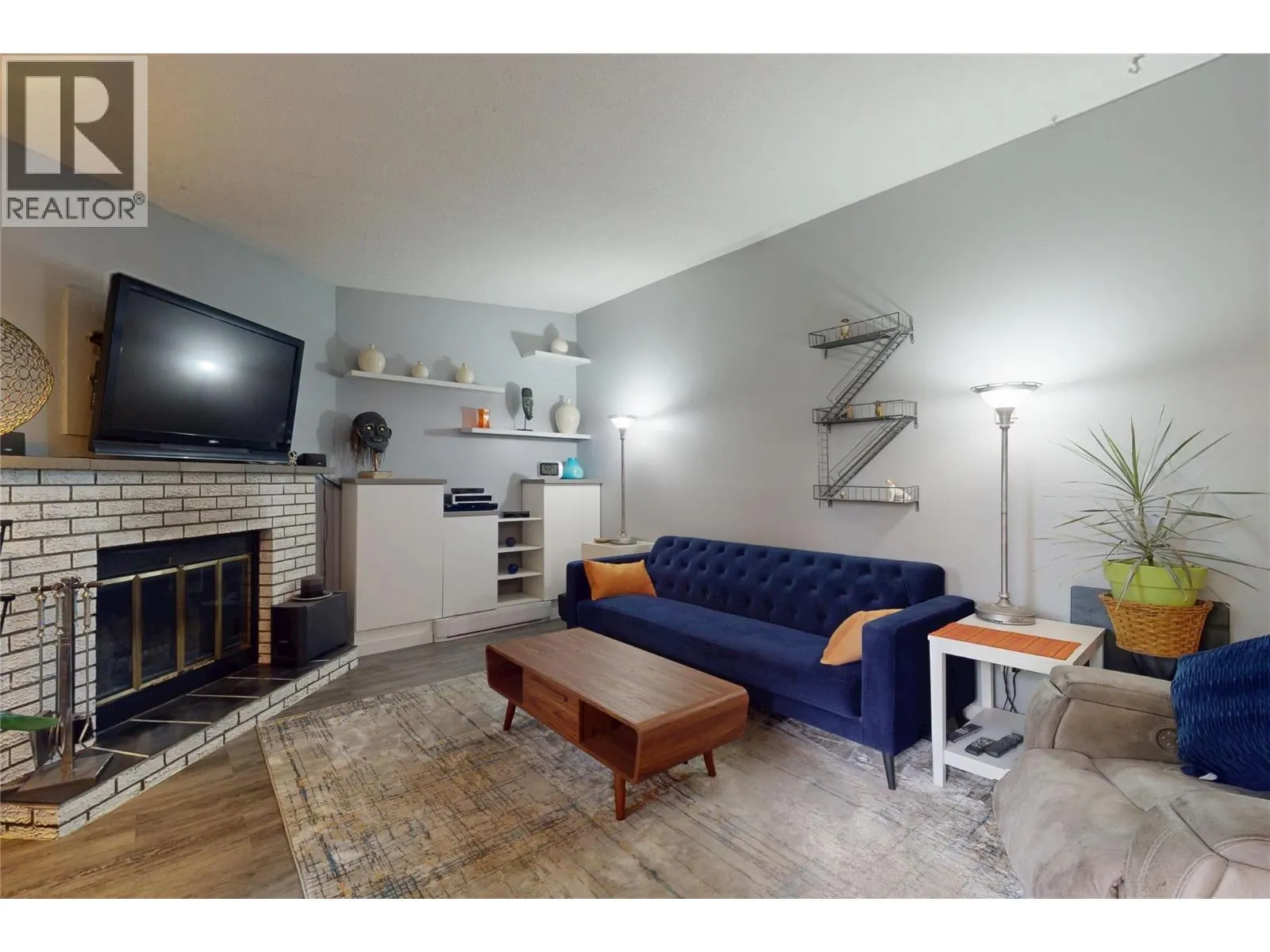 240 McIntosh Road Unit# 211
