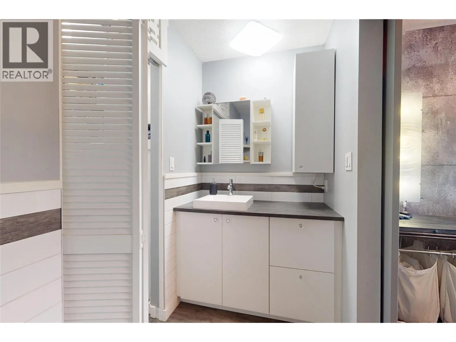 240 McIntosh Road Unit# 211