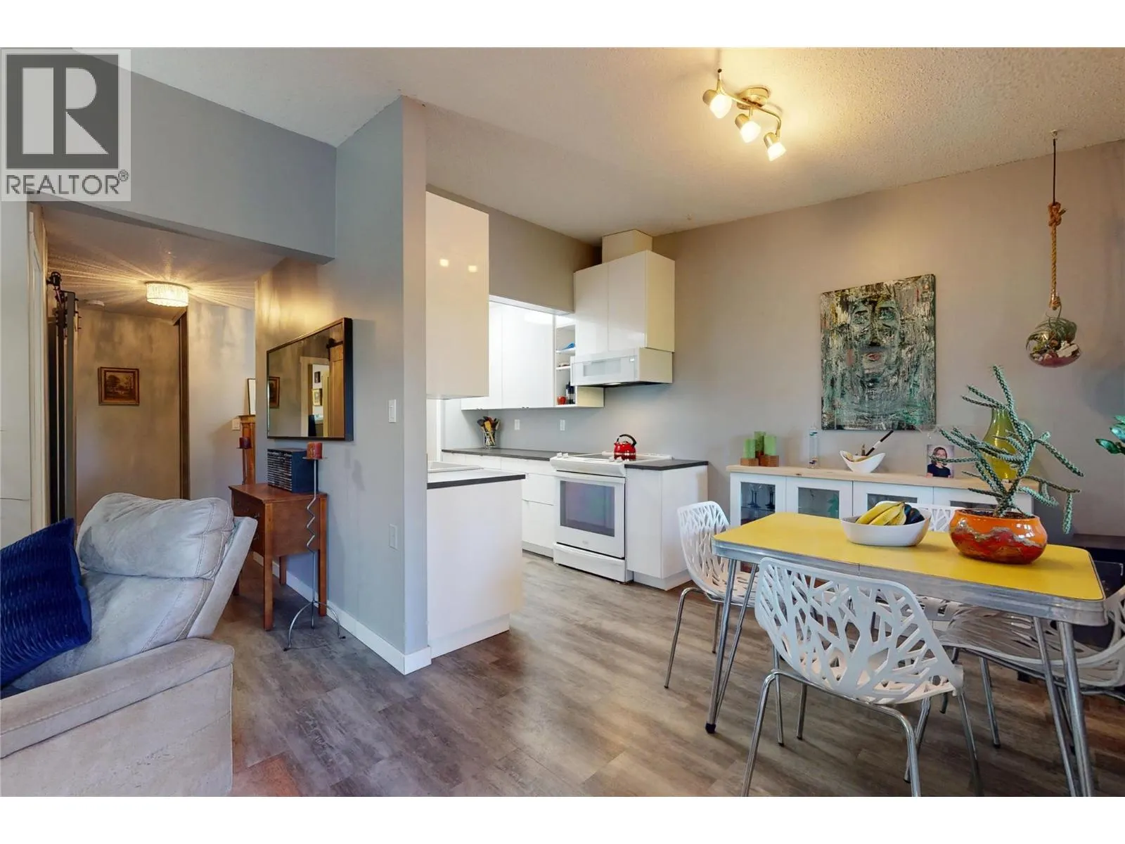 240 McIntosh Road Unit# 211