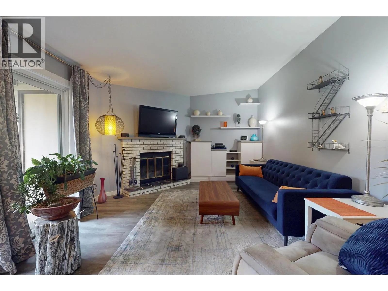 240 McIntosh Road Unit# 211