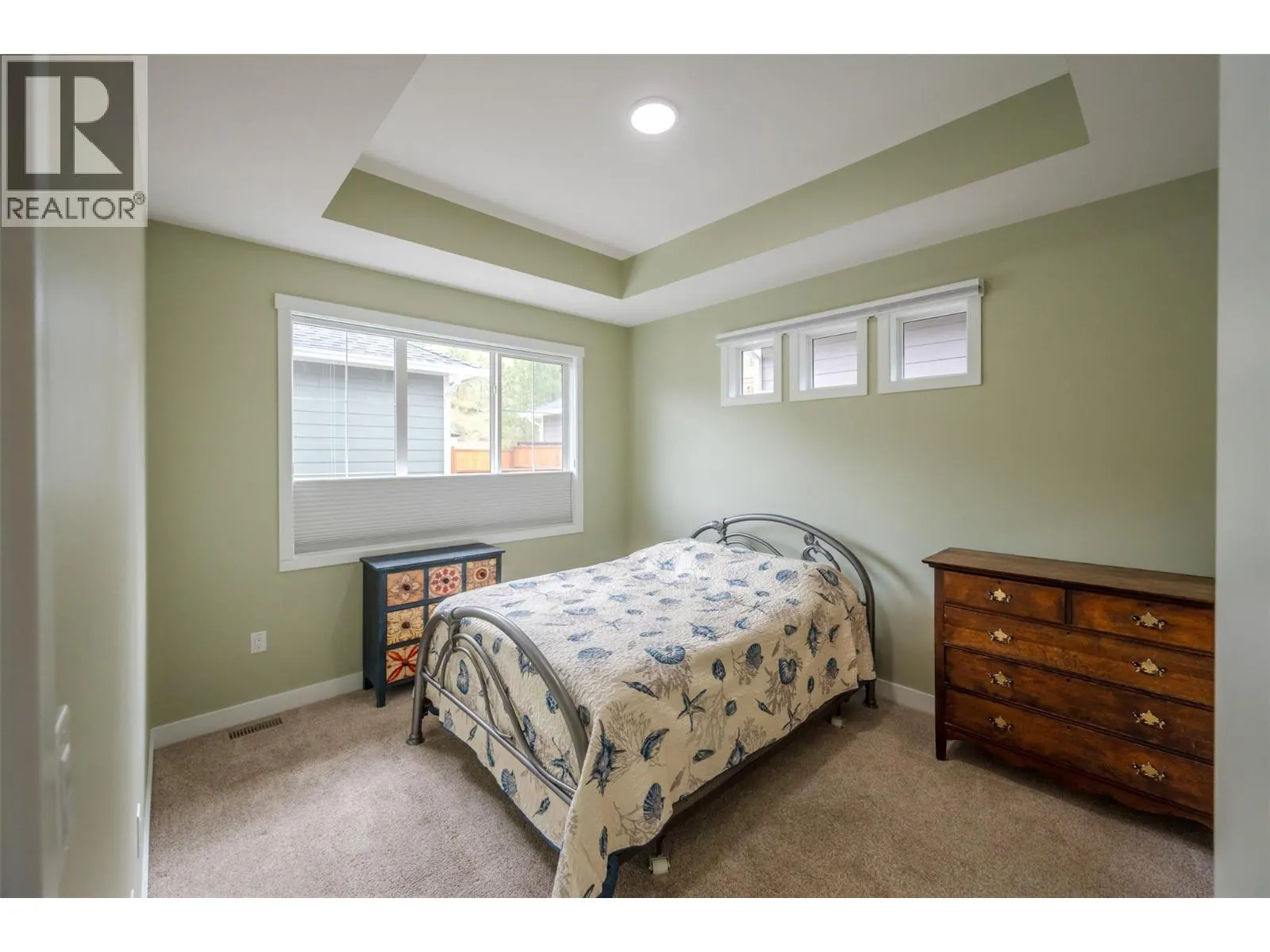 992 Holden Road
