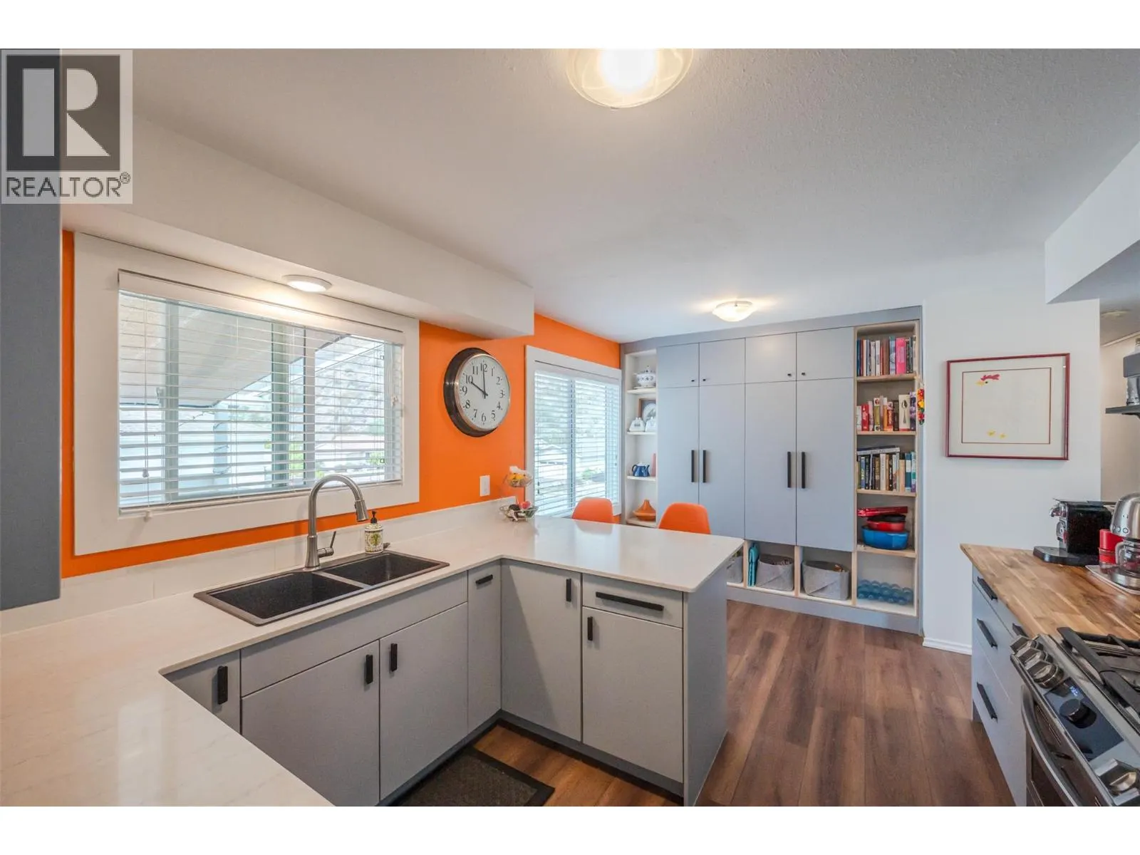 6142 Eveningstar Close