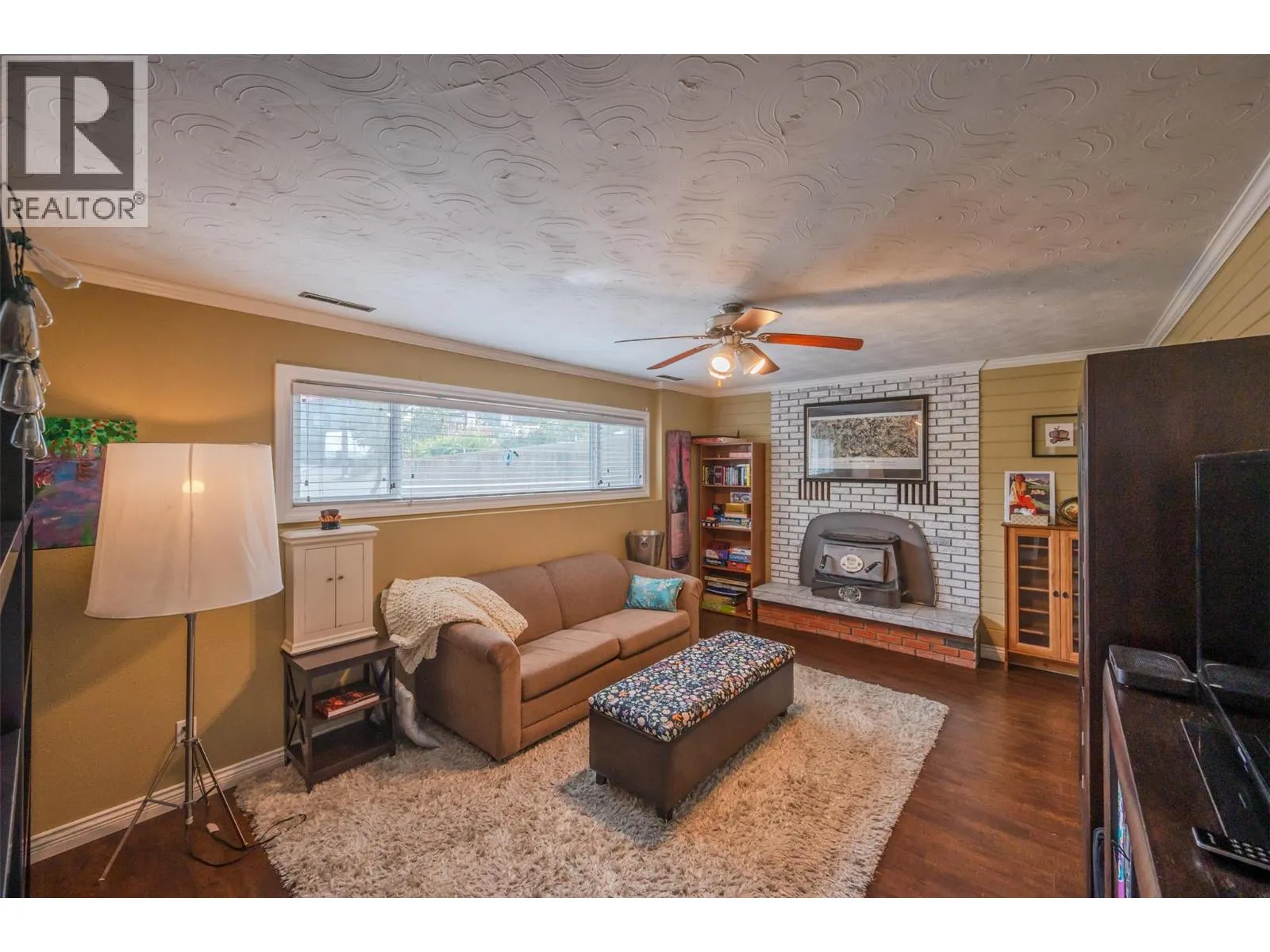 6142 Eveningstar Close