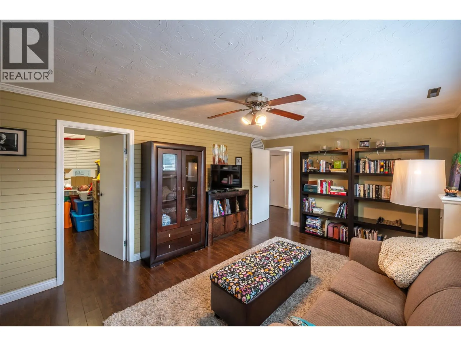 6142 Eveningstar Close