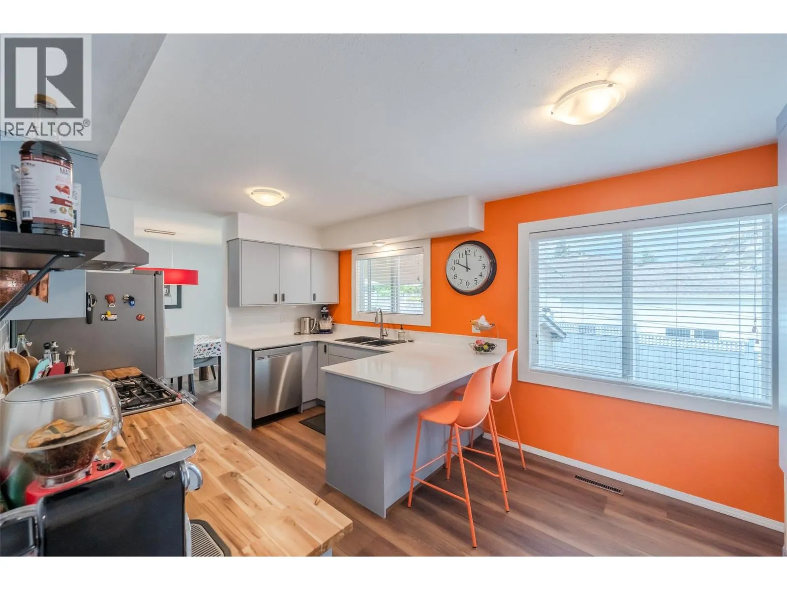 6142 Eveningstar Close