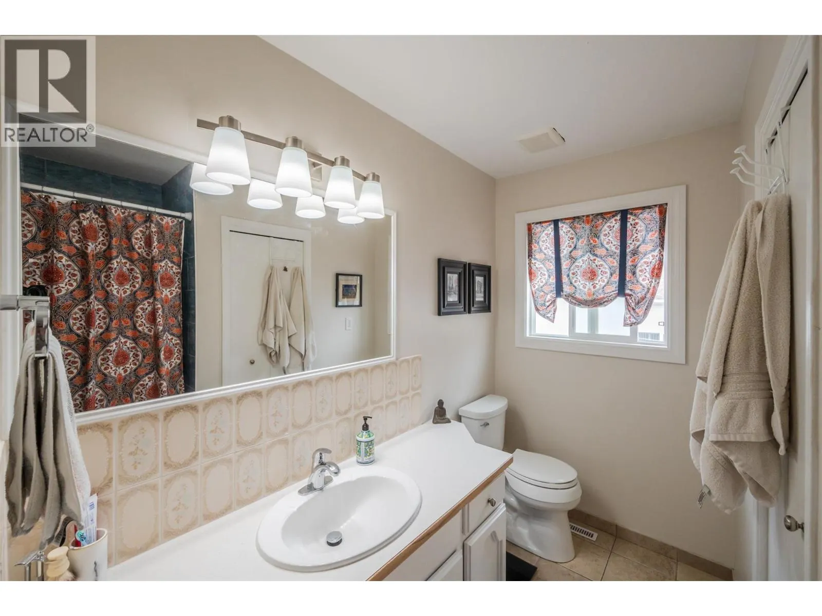 6142 Eveningstar Close