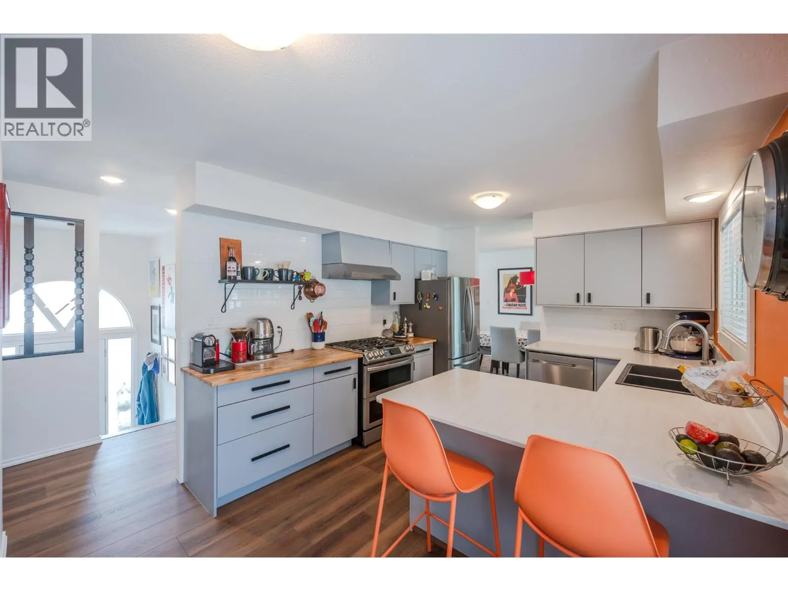 6142 Eveningstar Close
