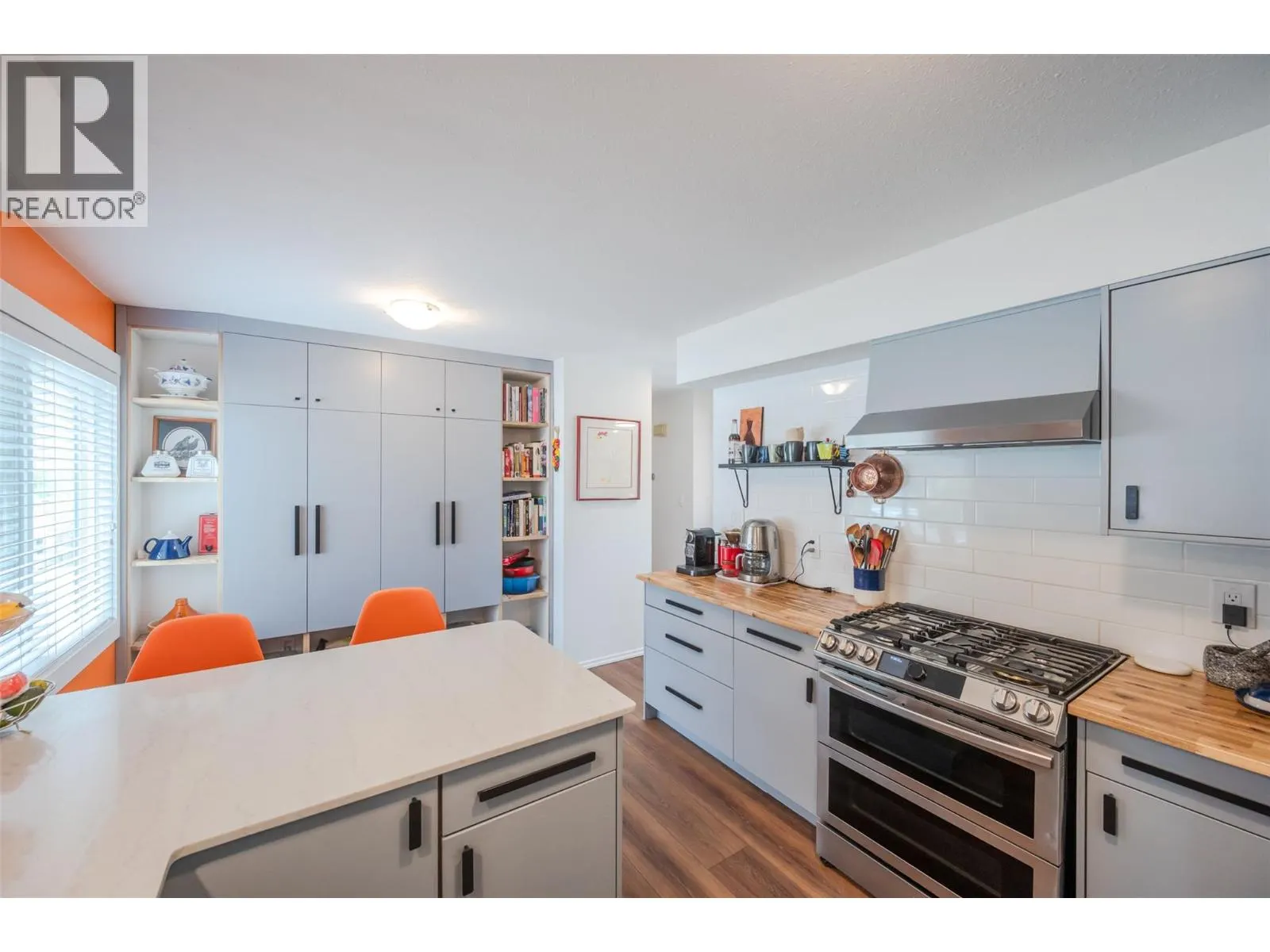 6142 Eveningstar Close
