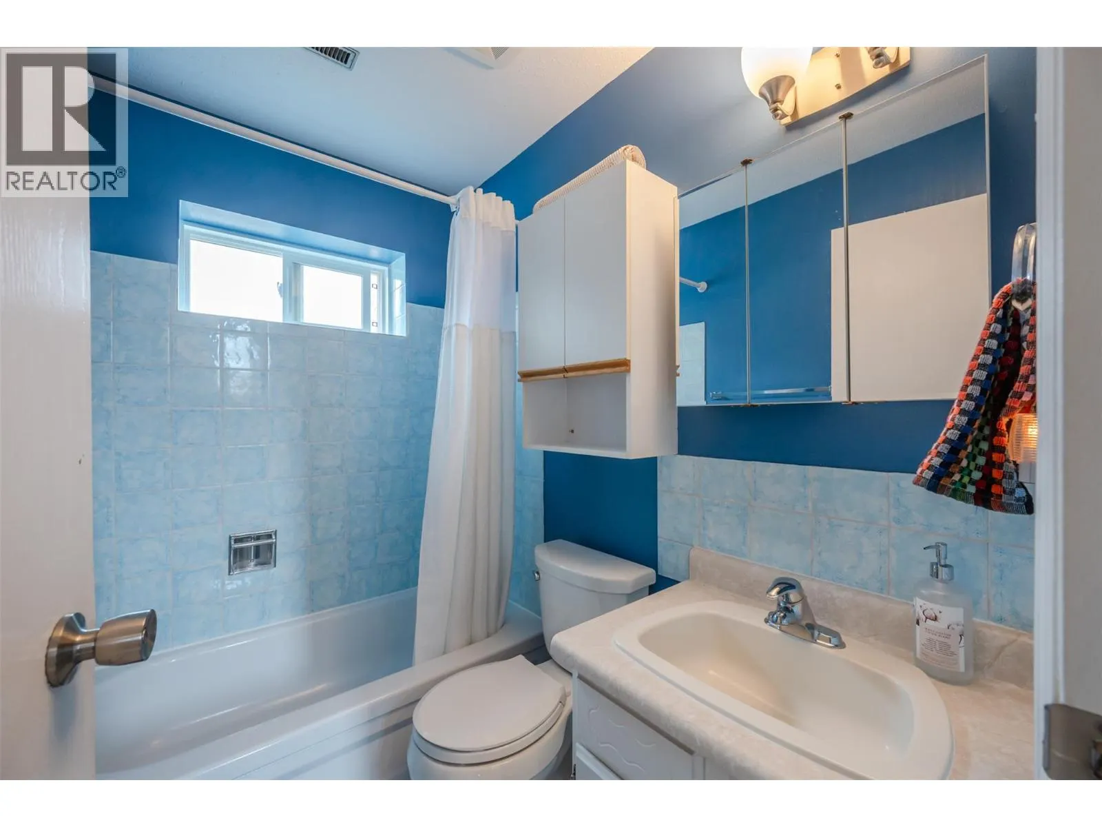 6142 Eveningstar Close
