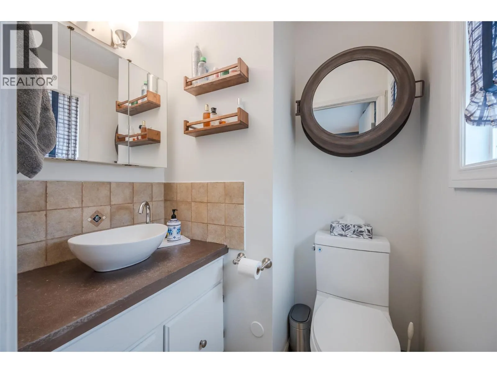 6142 Eveningstar Close