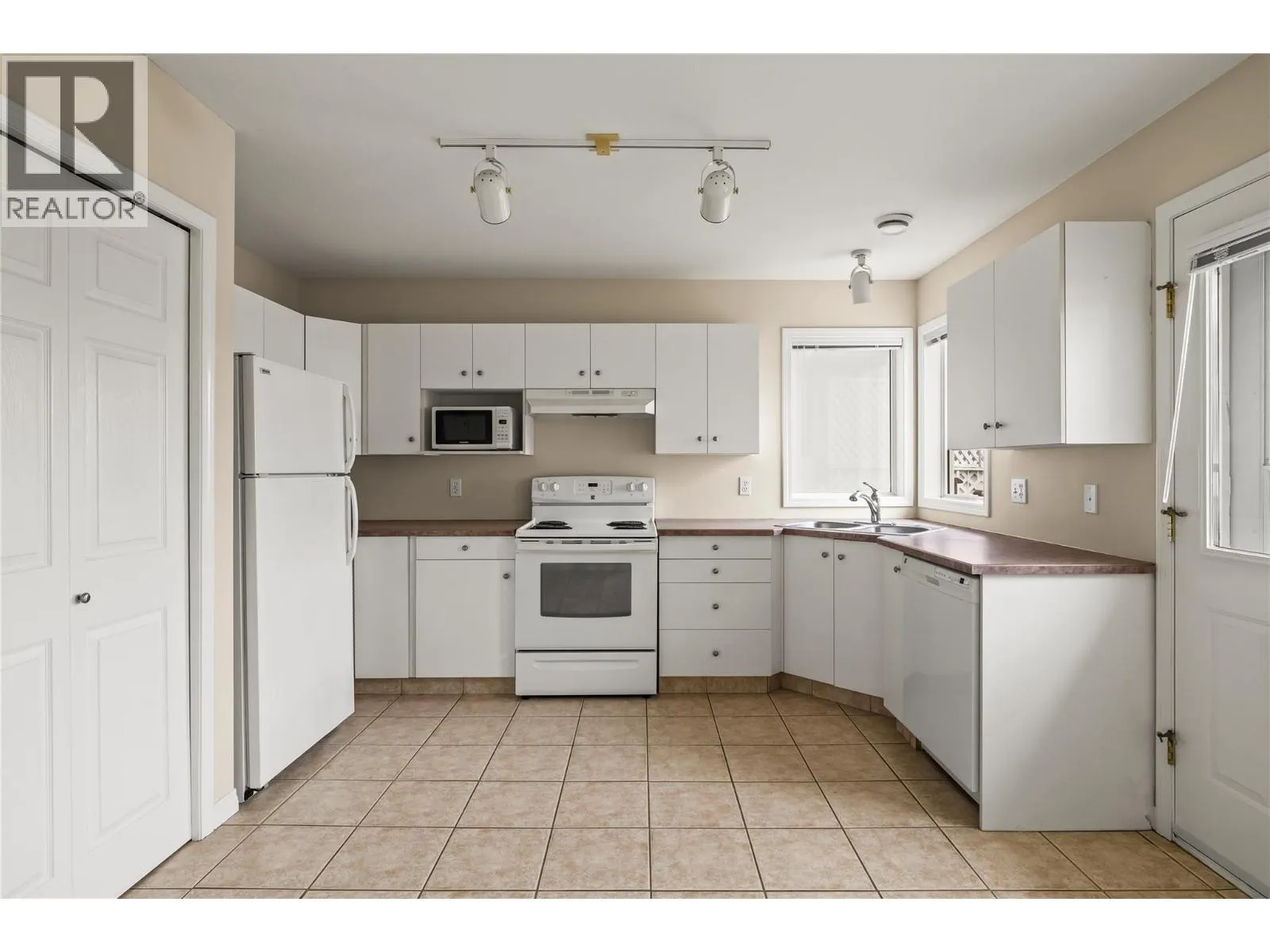 2440 Old Okanagan Highway Unit# 432