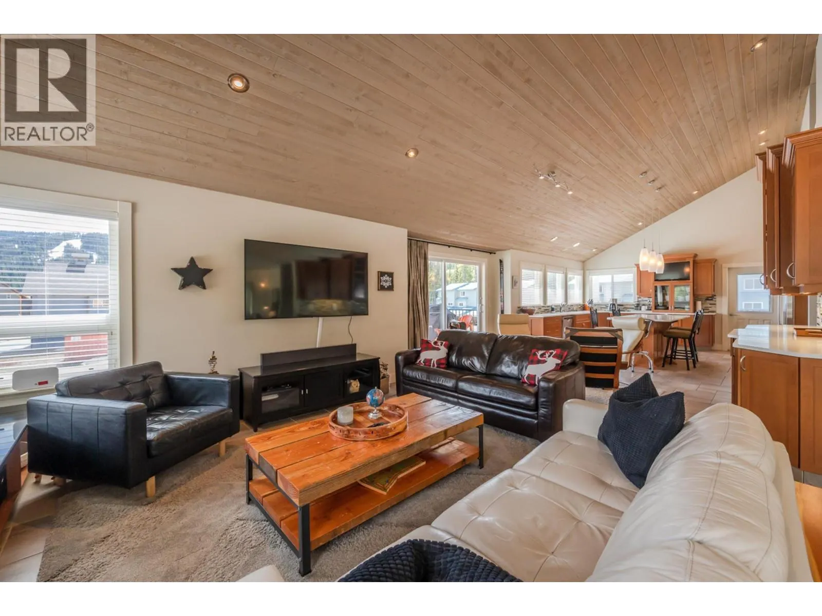 152 CLEARVIEW Crescent