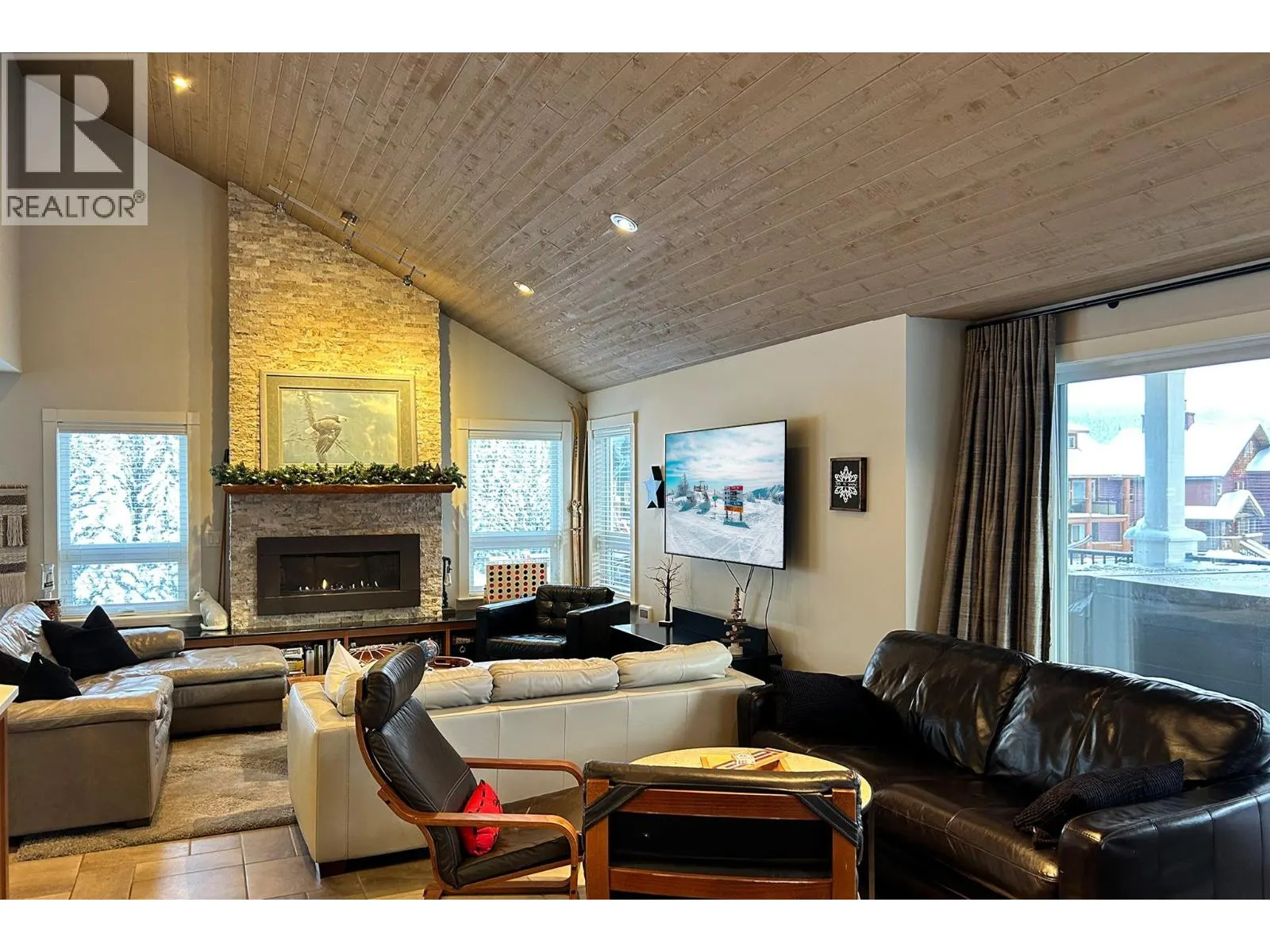 152 CLEARVIEW Crescent