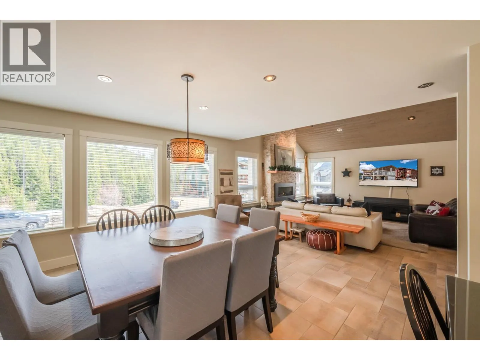 152 CLEARVIEW Crescent