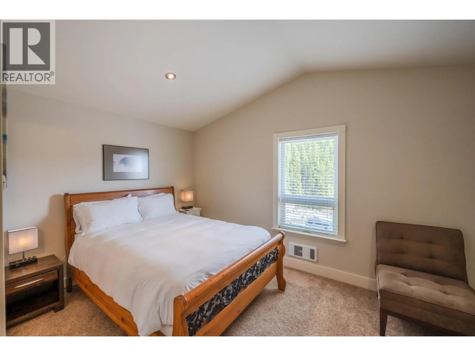 152 CLEARVIEW Crescent