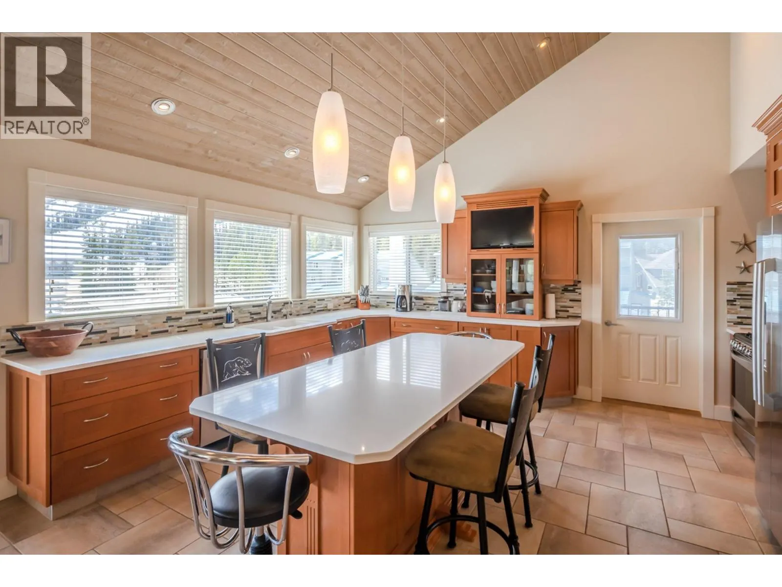 152 CLEARVIEW Crescent