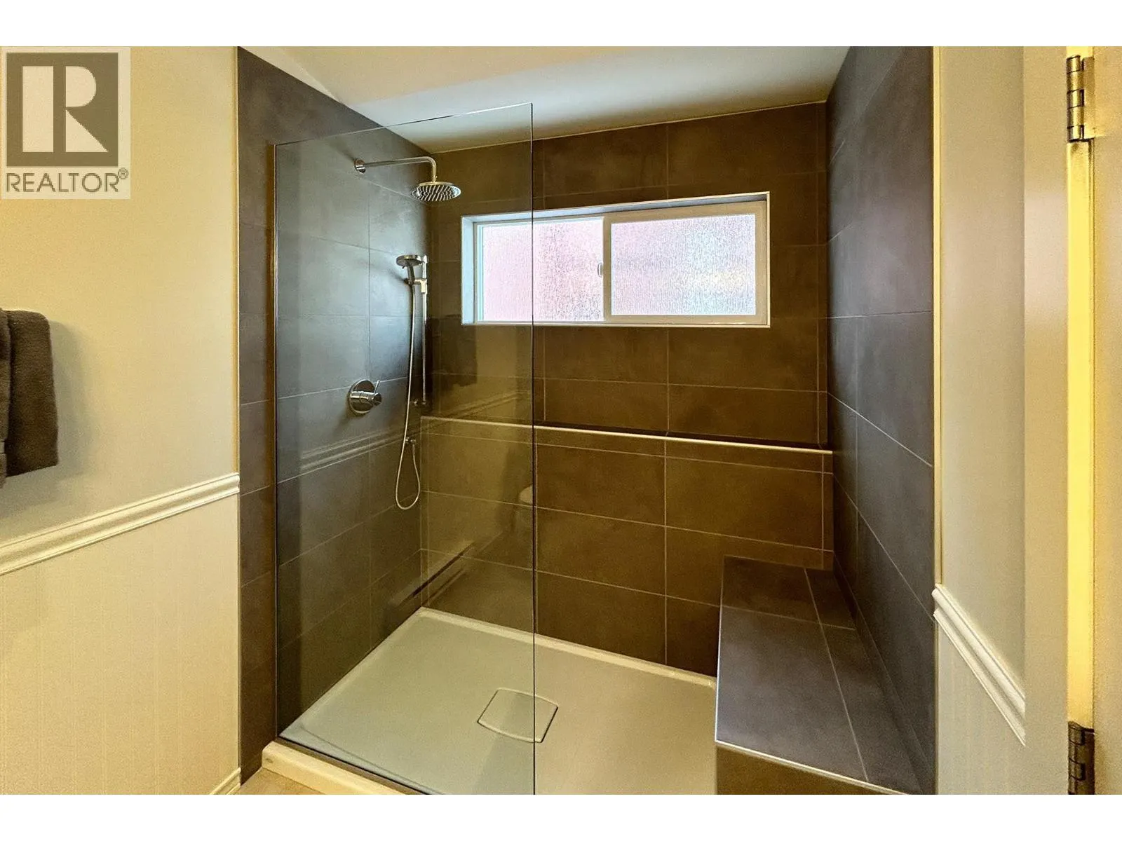 152 CLEARVIEW Crescent