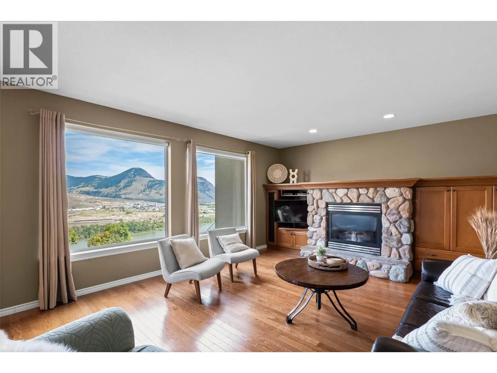 877 QUAIL Drive