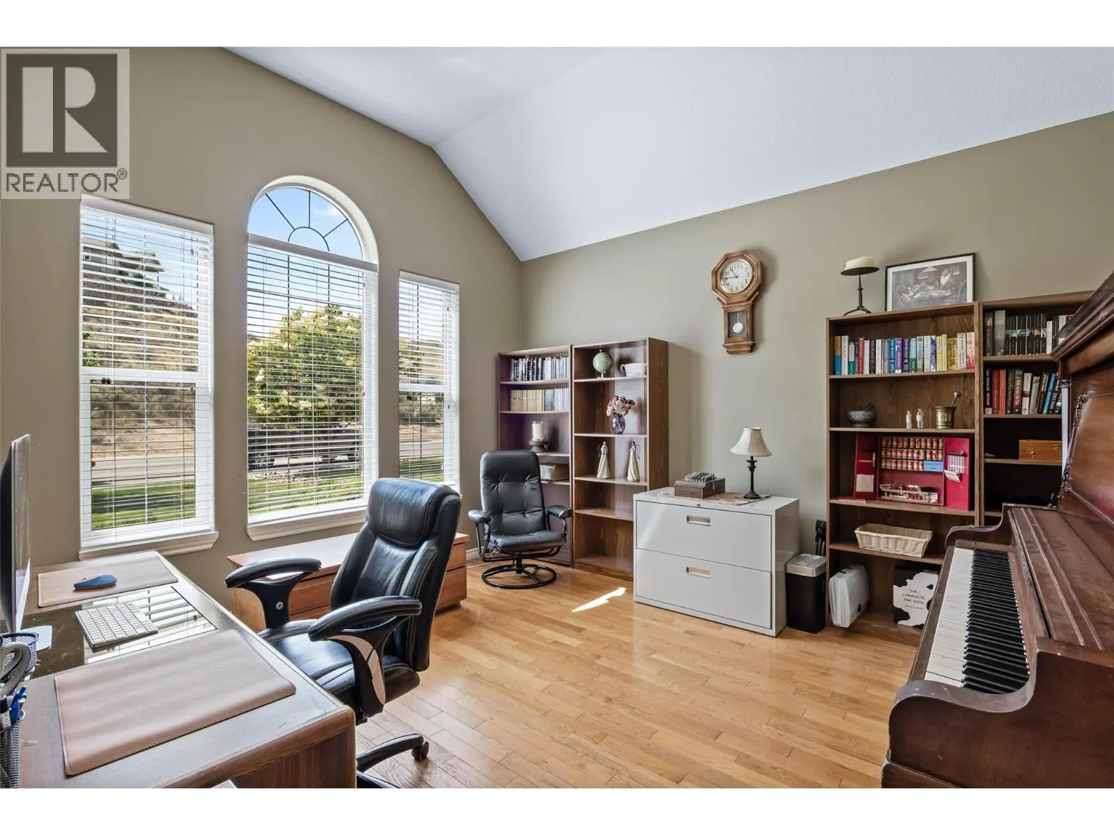 877 QUAIL Drive