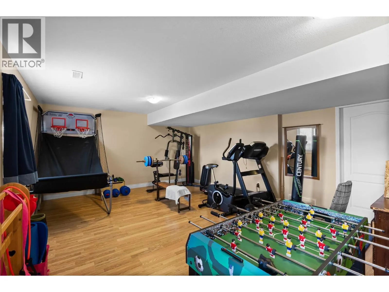 877 QUAIL Drive