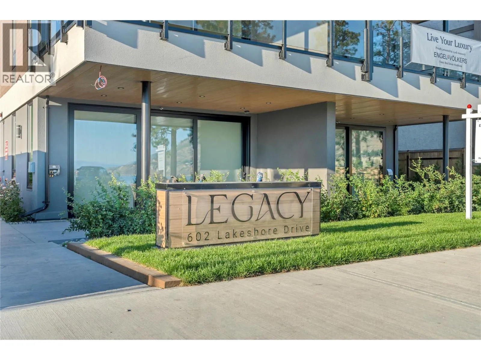 602 Lakeshore Drive Unit# 402