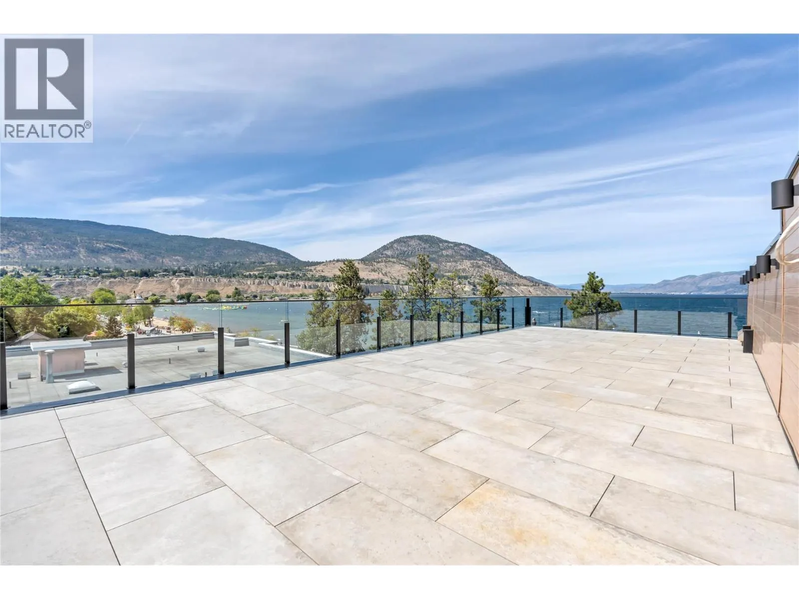 602 Lakeshore Drive Unit# 402