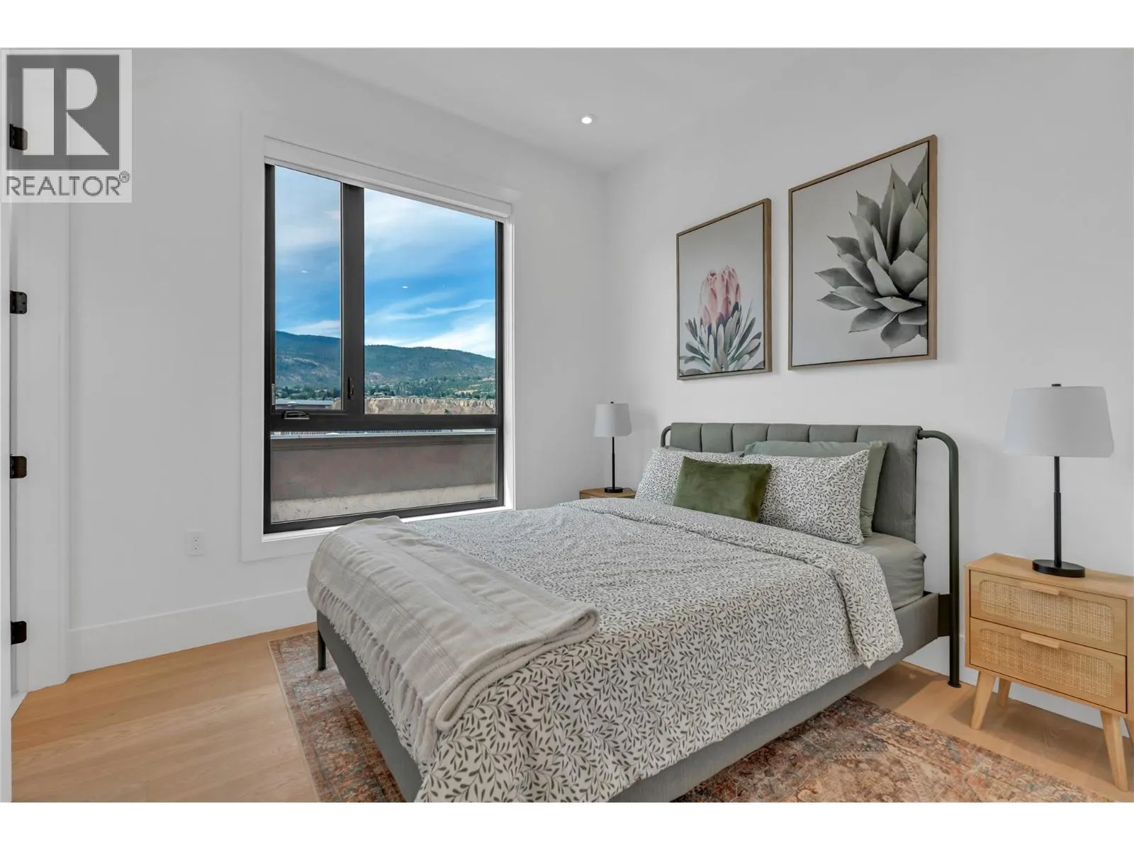 602 Lakeshore Drive Unit# 402