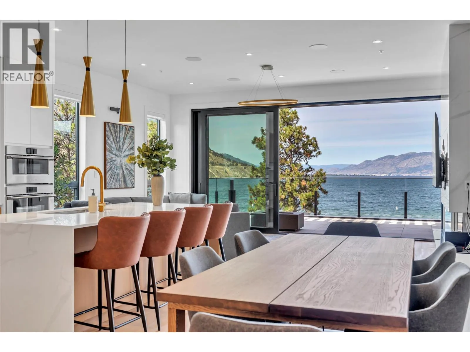 602 Lakeshore Drive Unit# 402