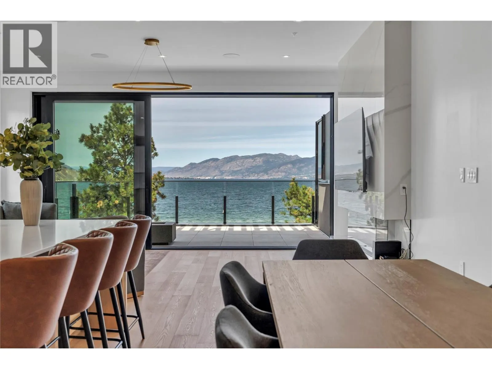 602 Lakeshore Drive Unit# 402