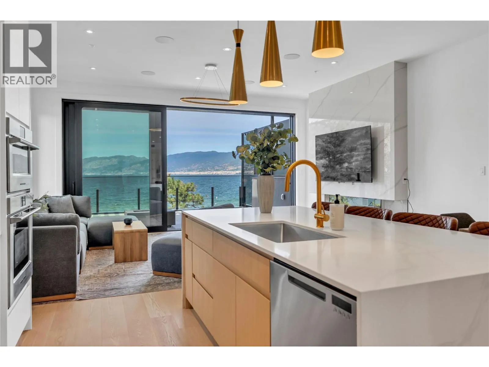 602 Lakeshore Drive Unit# 402