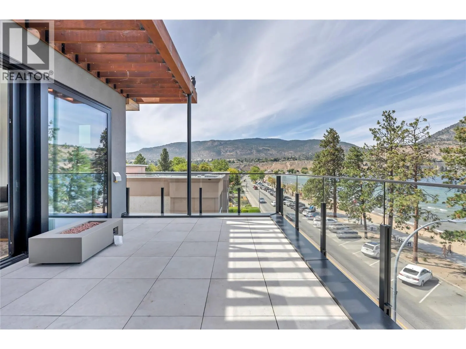 602 Lakeshore Drive Unit# 402