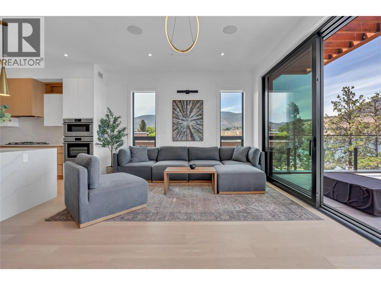 602 Lakeshore Drive Unit# 402