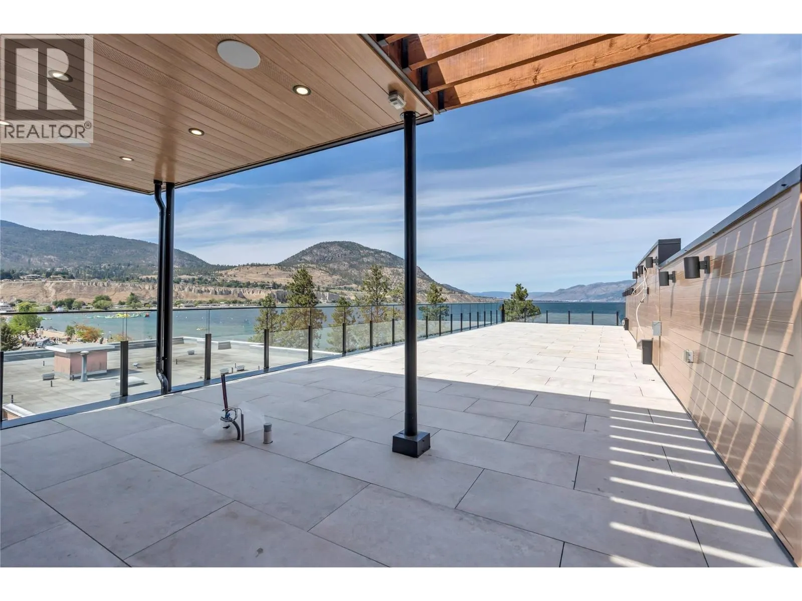 602 Lakeshore Drive Unit# 402