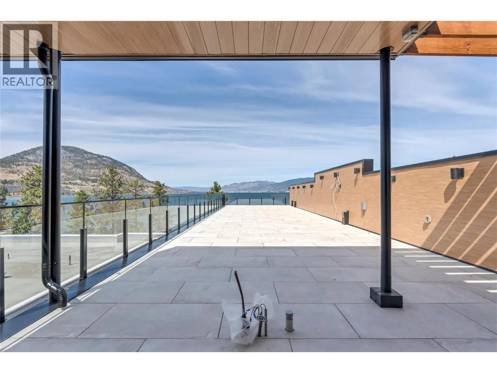 602 Lakeshore Drive Unit# 402