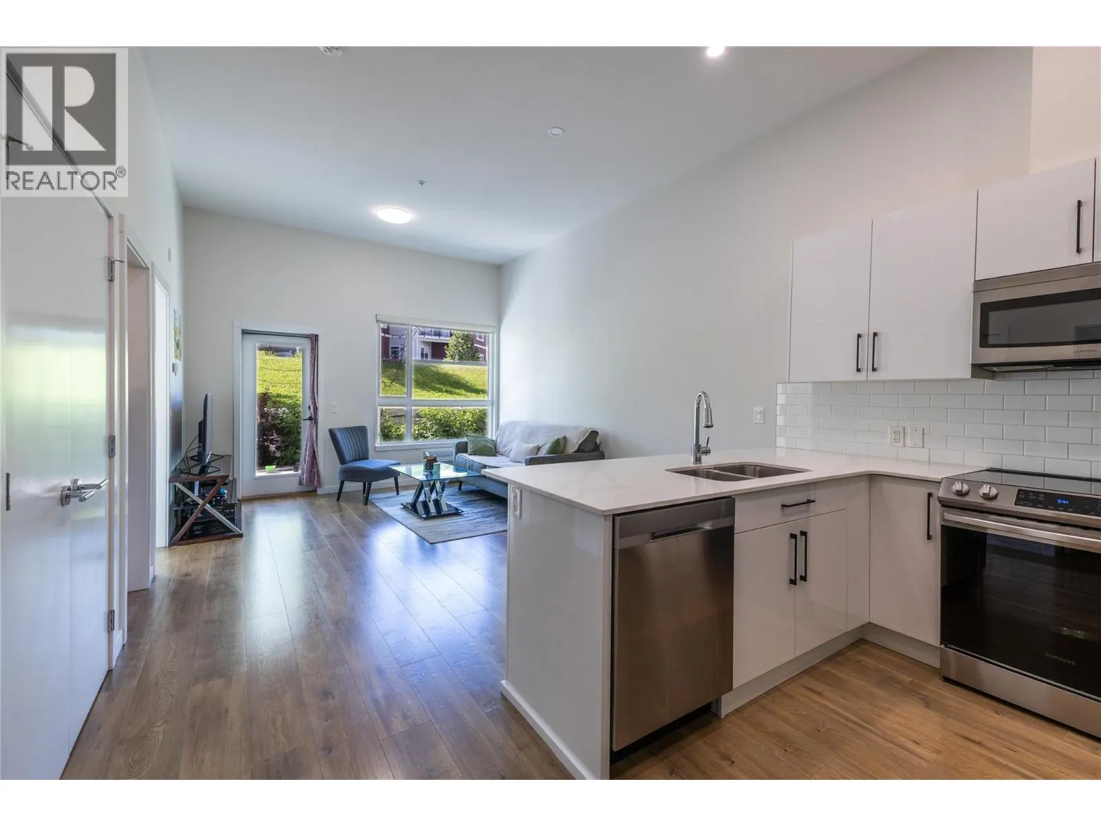 1880 HUGH ALLAN Drive Unit# 107