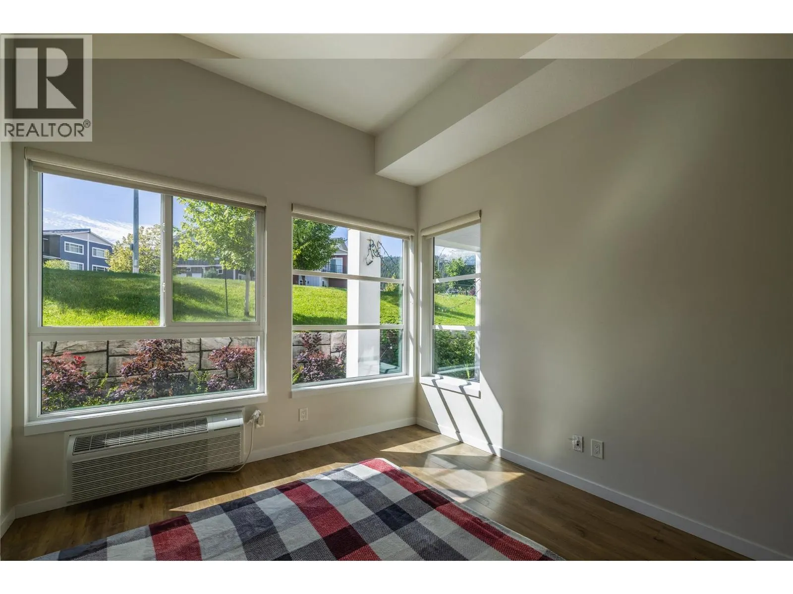 1880 HUGH ALLAN Drive Unit# 107