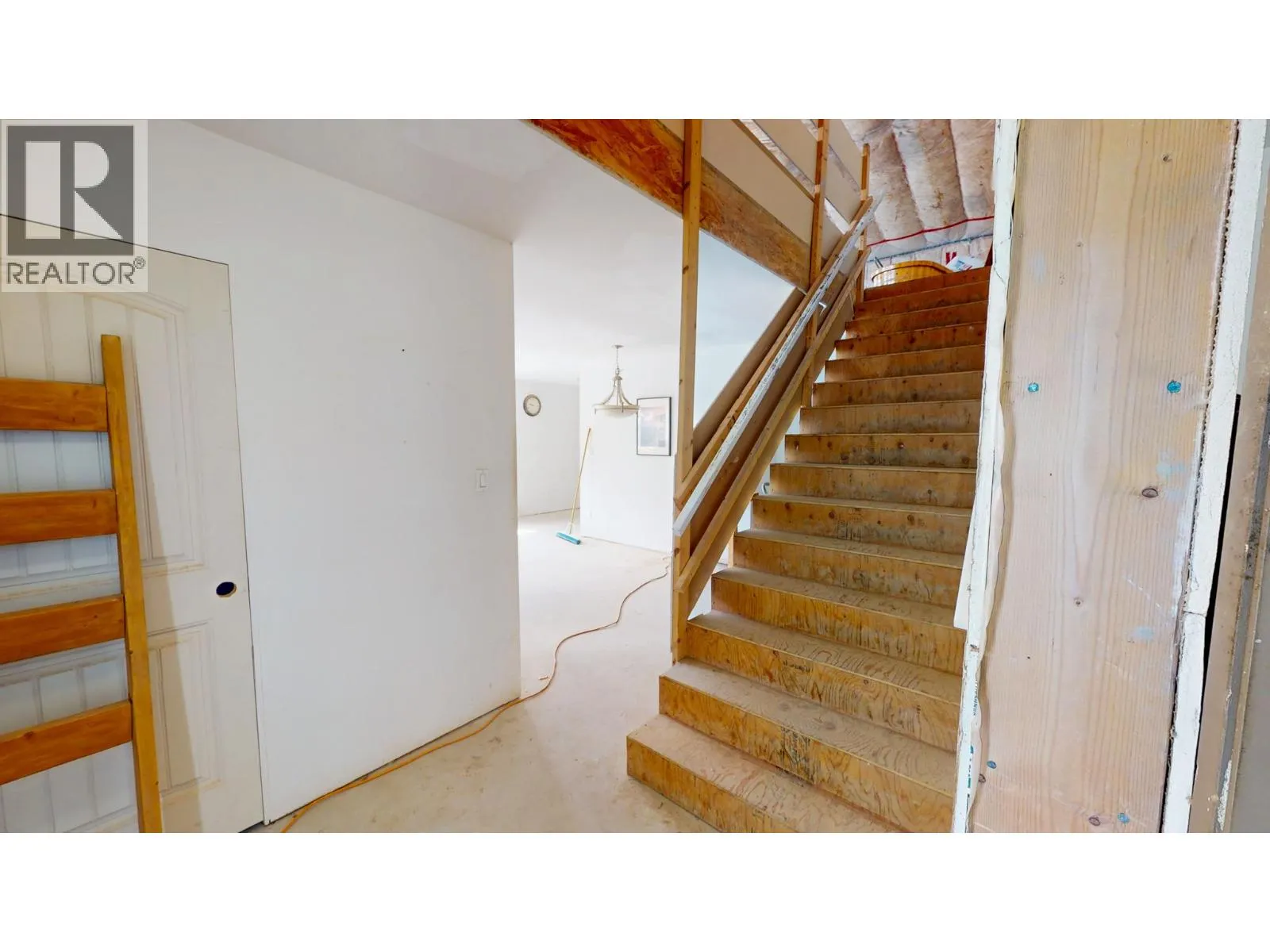 4772 Crescentwood Drive