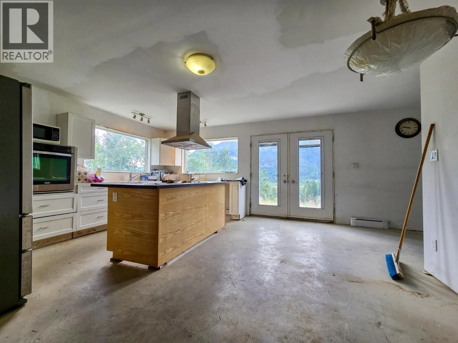 4772 Crescentwood Drive