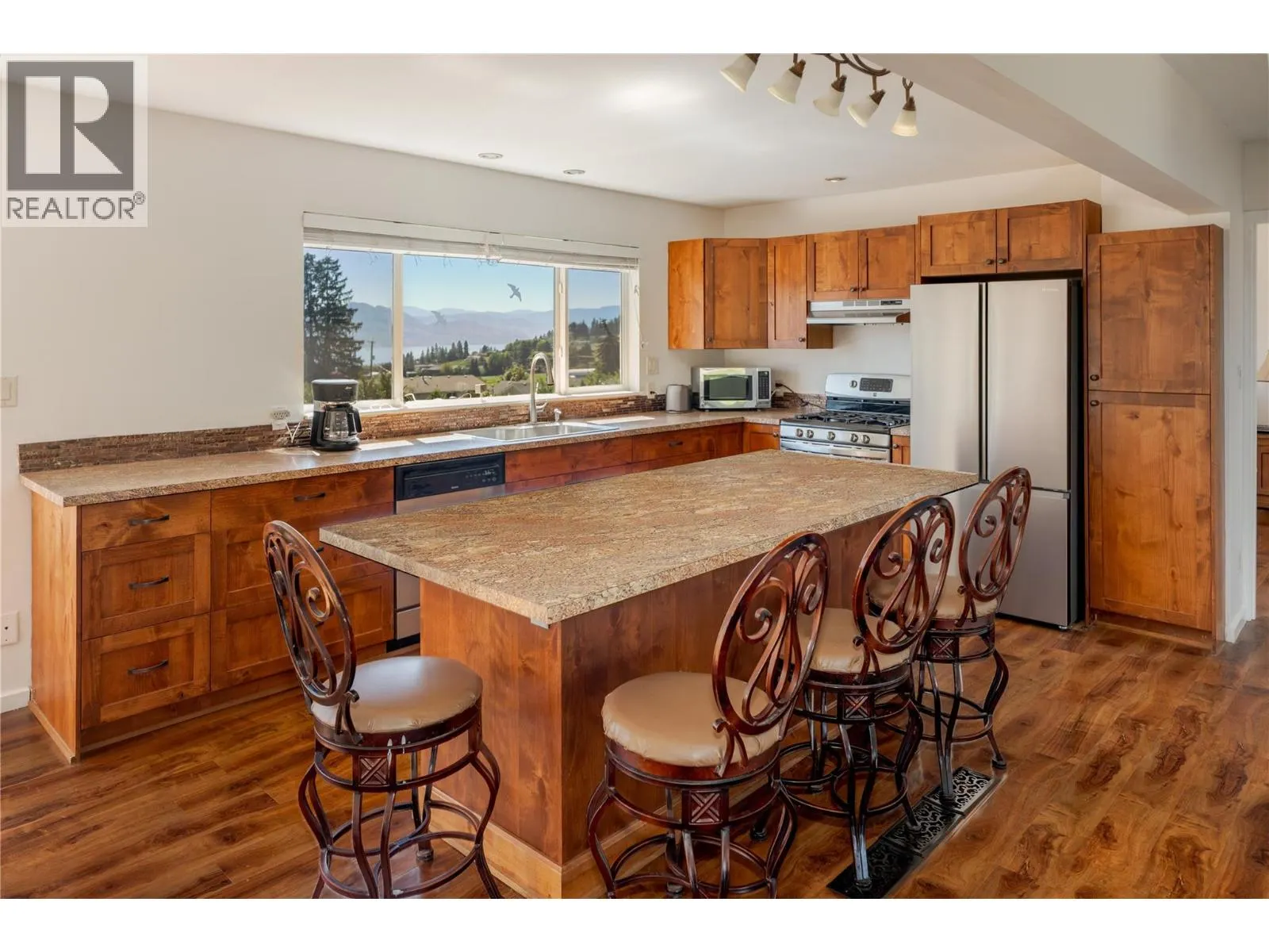 833 HAWTHORNE Road