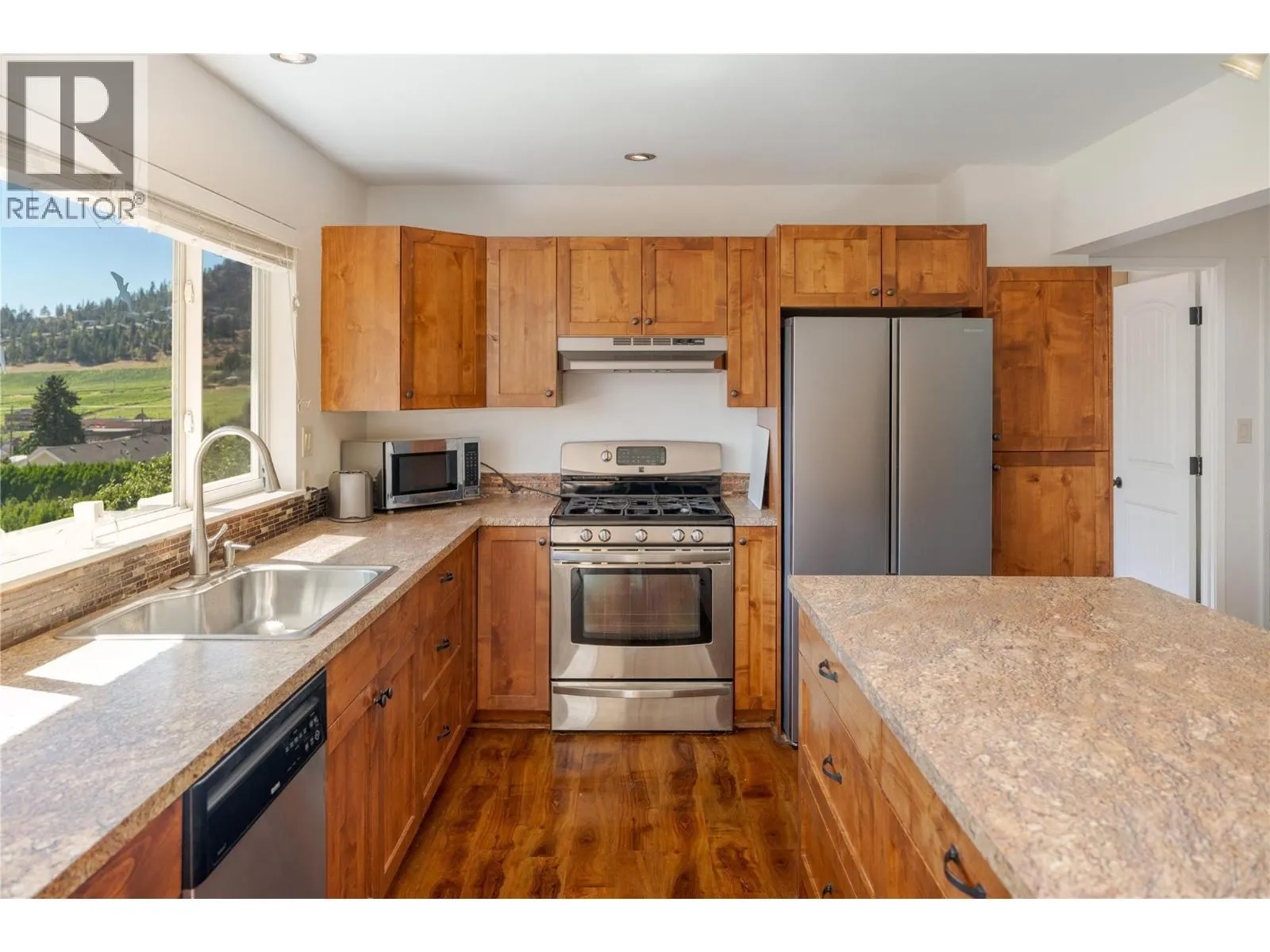 833 HAWTHORNE Road