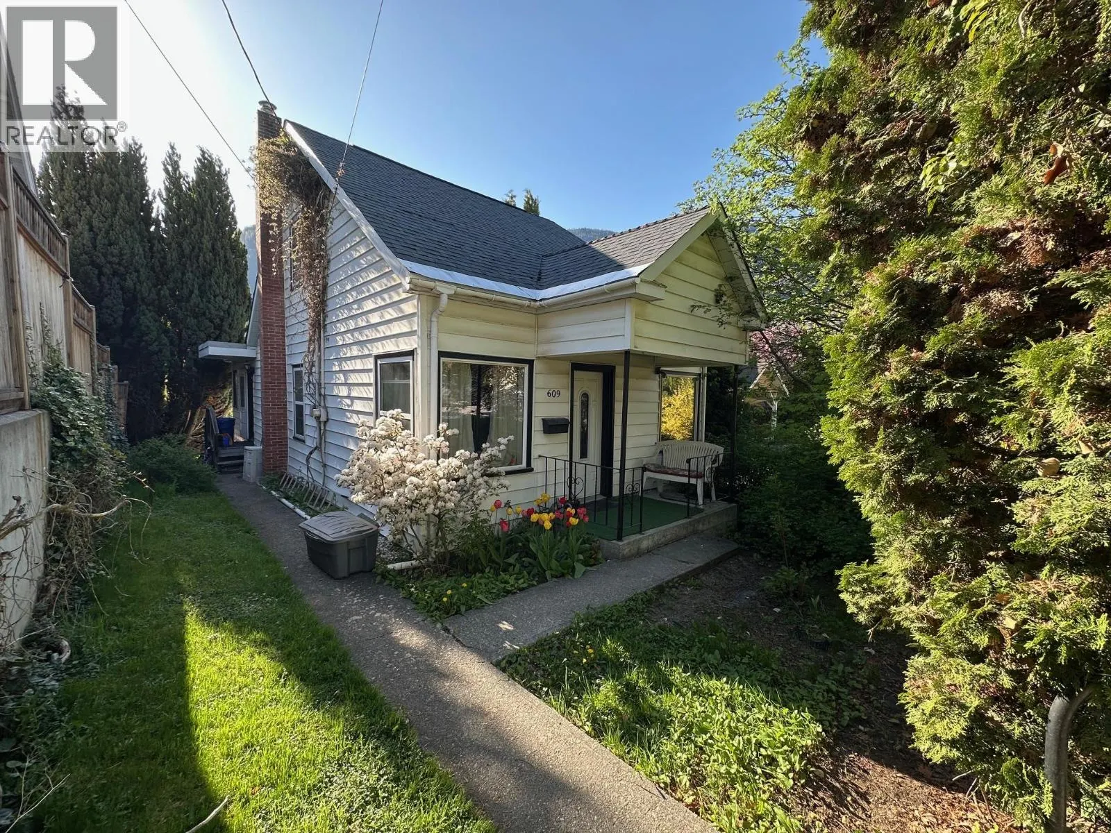 609 Second Street