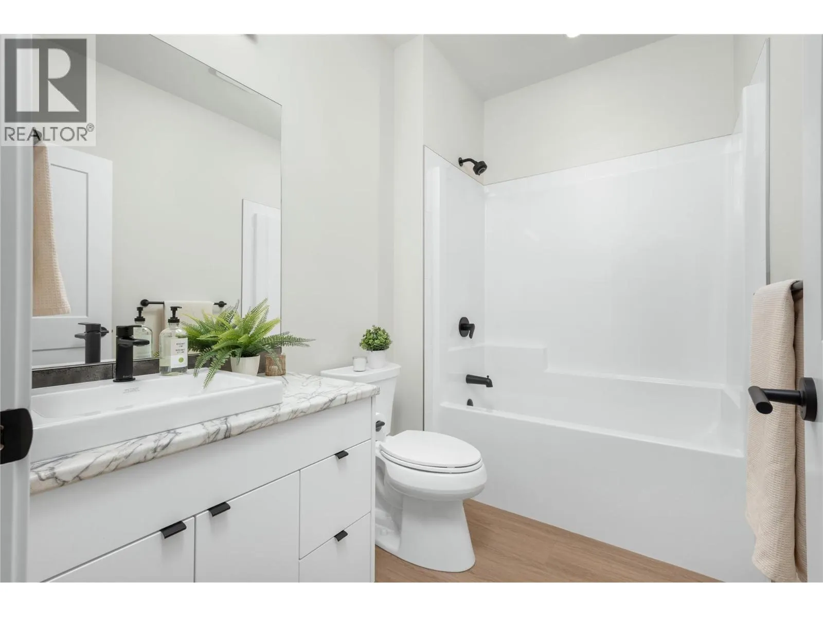 7760 Okanagan Landing Road Unit# 131 Lot# 34