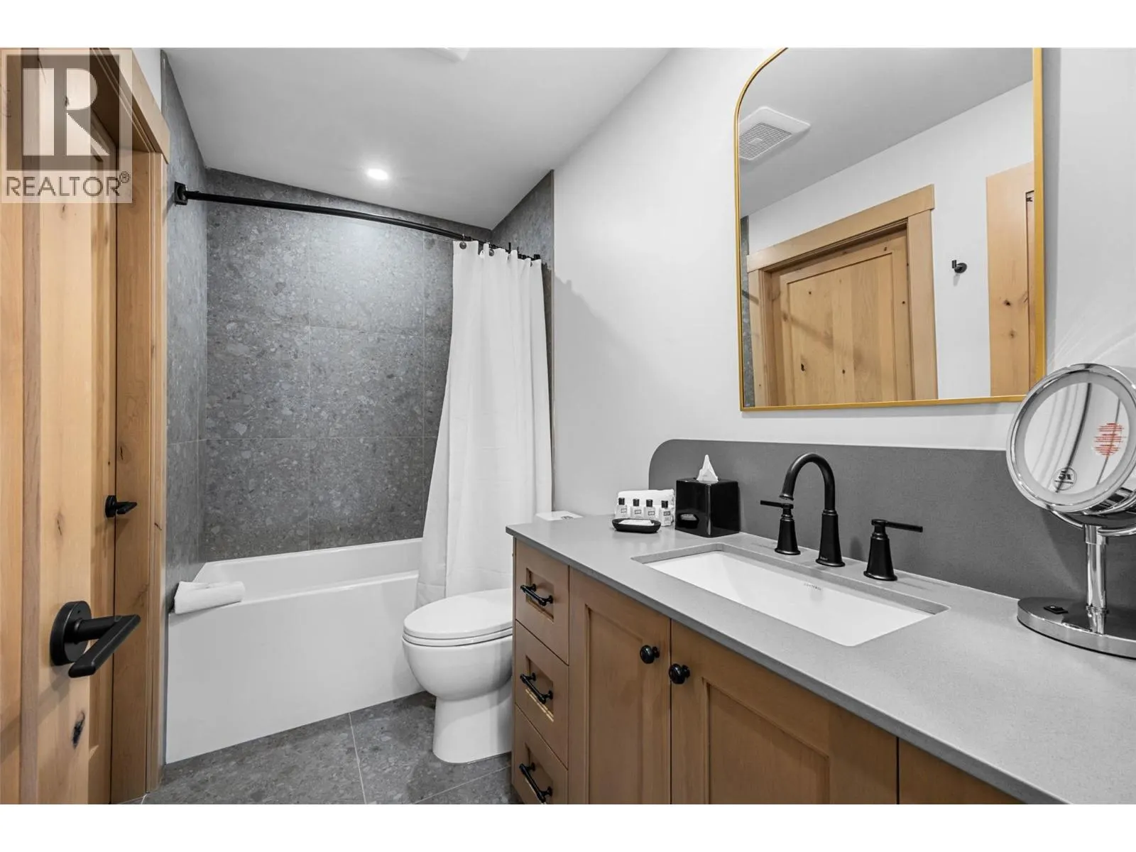 7005 MCGILLIVRAY LAKE Drive Unit# 16