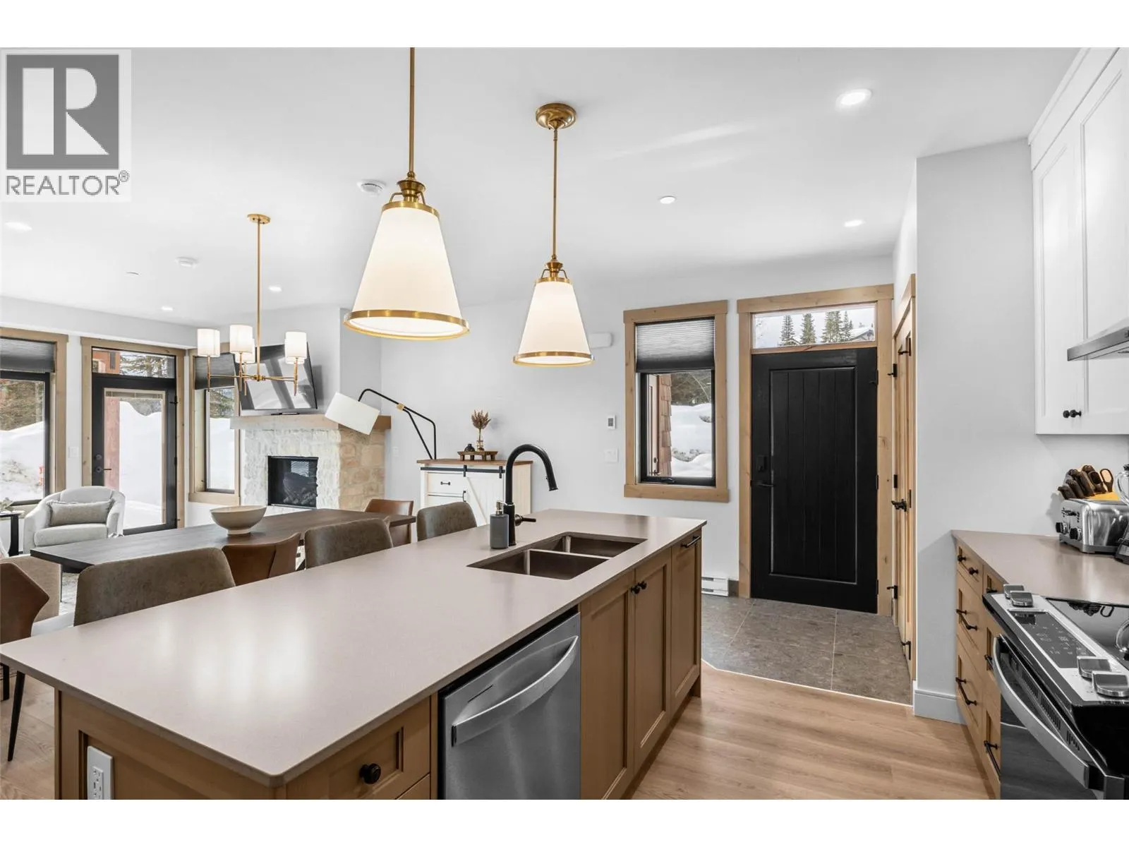 7005 MCGILLIVRAY LAKE Drive Unit# 16